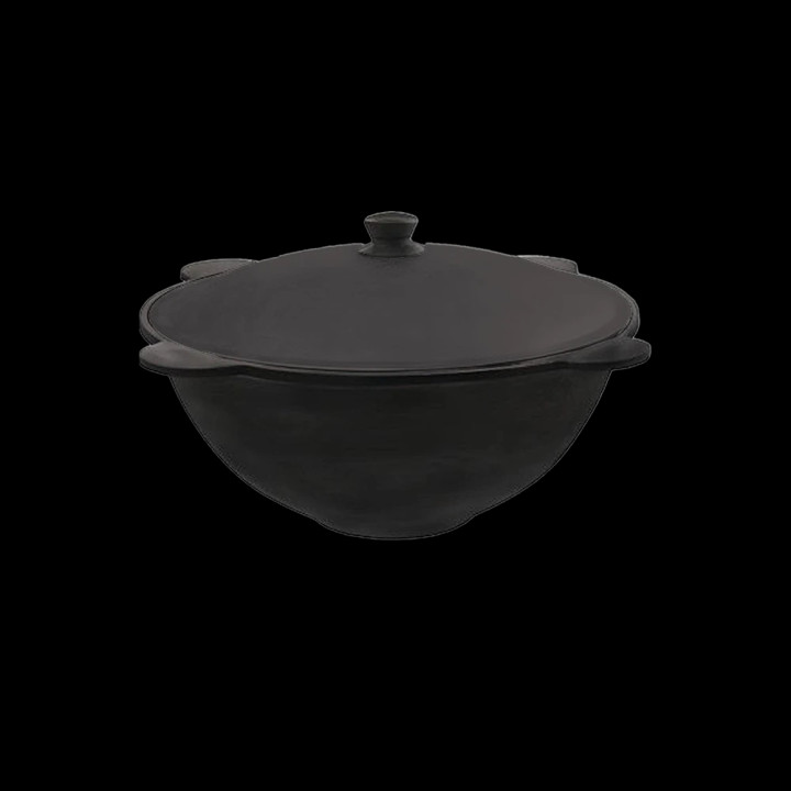 Uzbek cast-iron cauldron for 8 liters flat-bottomed with a lid of aluminum.