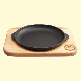 Cast iron serving pan 18x2,5 cm with wooden serving board