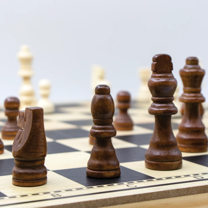 Schach-, Damen- & Backgammonspiel / Nardy, massives Holz, Spielbrett 47 х 47 cm